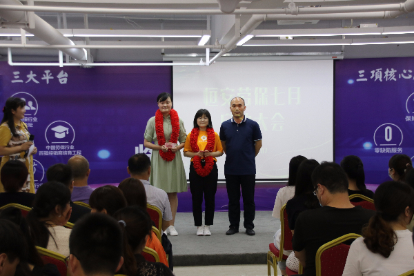 采購(gòu)冠軍合影.jpg 采購(gòu)冠軍合影.jpg