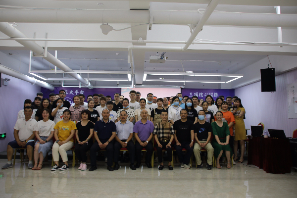 全體家人合影.jpg 全體家人合影.jpg